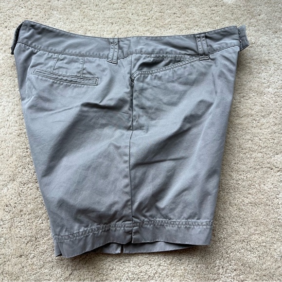 ✨Eddie Bauer Women’s Mercer Fit Khaki Chino Shorts - Size 14 - EUC - 100% Cotton - Picture 6 of 8